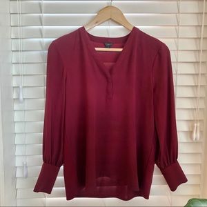 Ann Taylor petites v-neck blouse